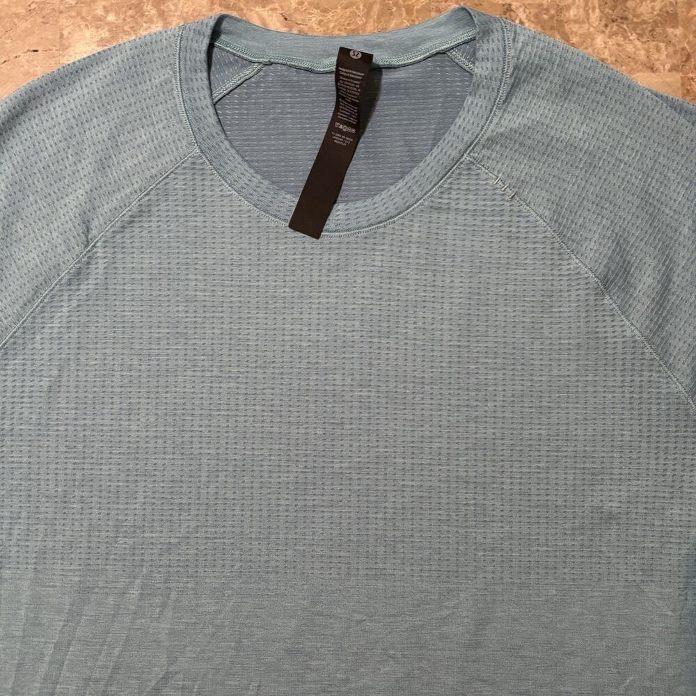 Lululemon Shirt Mens 2XL Blue Metal Vent Tech Short Sleeve Gym Performance